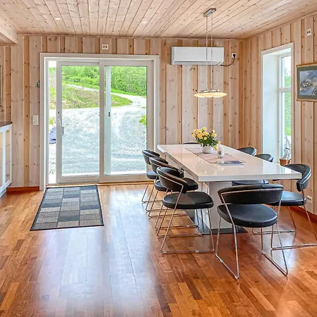 Feriehus 5 Bedroom Awesome In I Romsdal