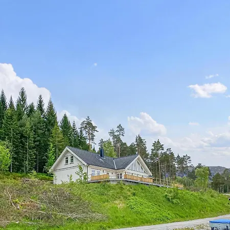 Сasa de vacaciones 5 Bedroom Awesome In I Romsdal *